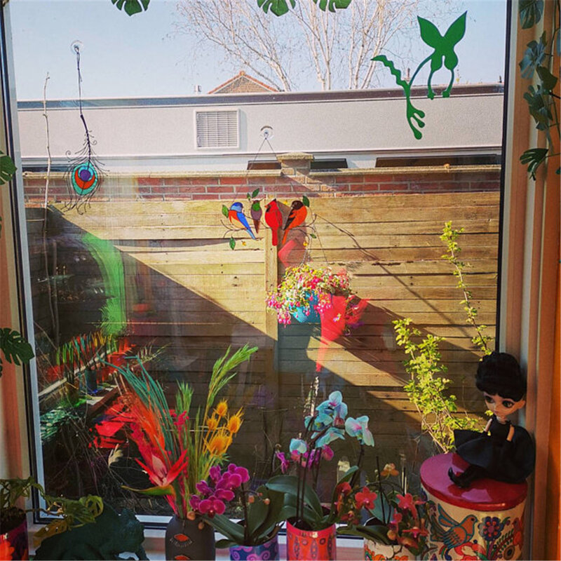 Panneau de fenêtre attrape-soleil en métal coloré, multicolore oiseaux sur un fil, haute teinture, Art 4/7 série d'oiseaux ornements pendentif décoration de la maison