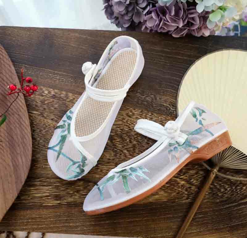 Sepatu Hanfu Sepatu Wanita Tradisional Tiongkok Bordir Bambu Kuno Sepatu Putih Datar Musim Panas Satu Kancing Sepatu Hanfu untuk Wanita