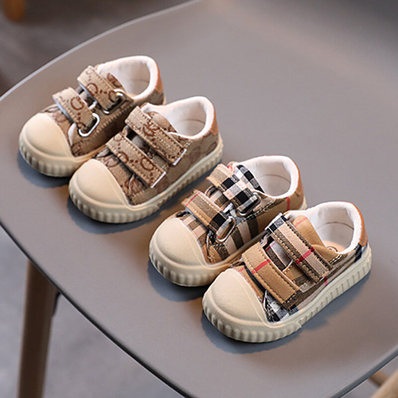 Nouvelles chaussures de bébé printemps et automne chaussures à semelles souples pour bébé chaussures plates pour hommes et femmes chaussures souples décontractées à la mode Velcro