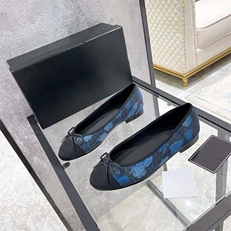 شقة حذا فردي للسيدات حذاء راقصة البالية جلدية فاخرة ورائعة القوس الفم الضحلة دواسة واحدة أحذية نسائية حجم 34-42