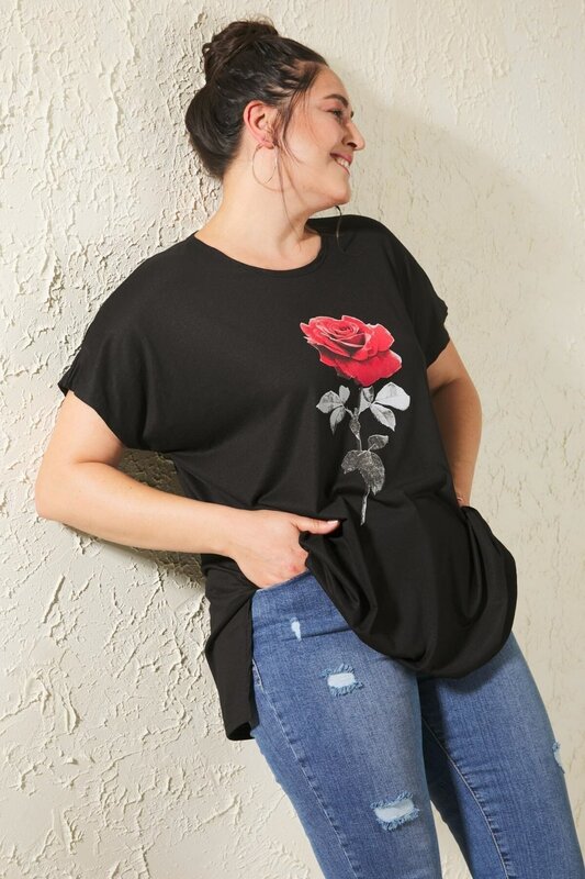 Размера плюс черная потертая блузка с принтом розы