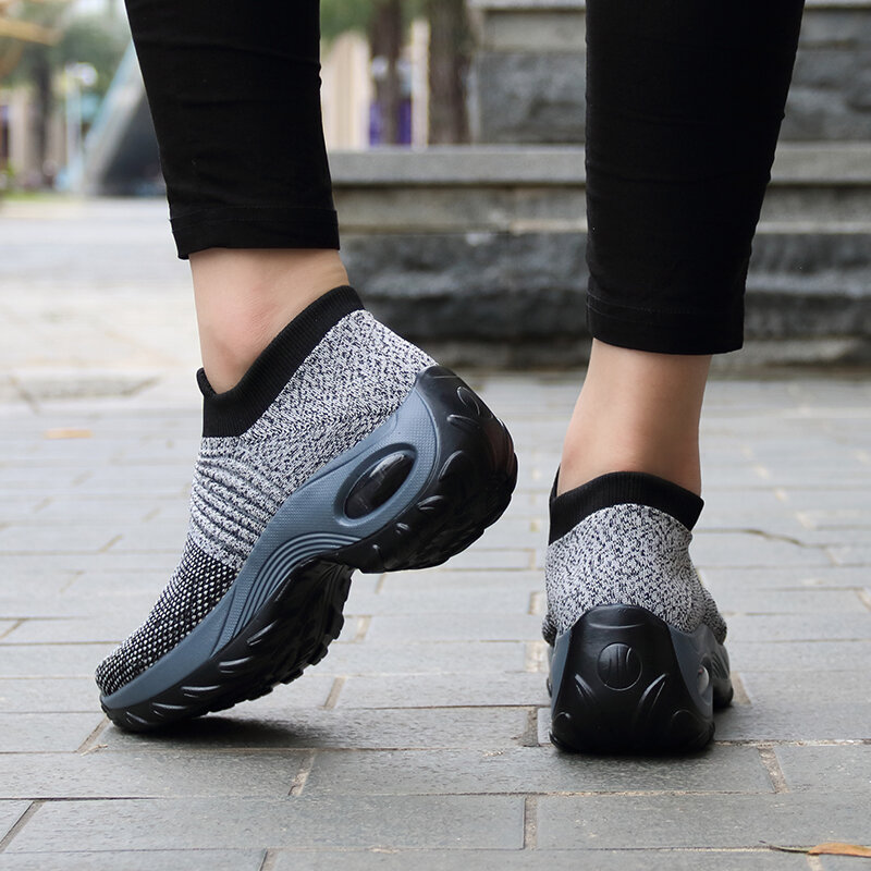 Sepatu Wanita Musim Semi 2021 Bersirkulasi Sepatu Wanita Sol Datar Pada Platform Tenis untuk Wanita Kaus Kaki Jaring Sepatu Sneakers Zapatillas Aire Mujer