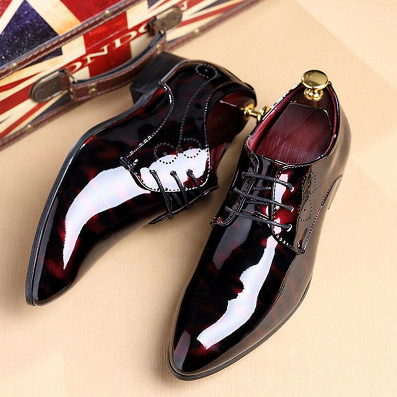Męskie skórzane buty błyszczące garnitury biurowe nowy najlepszy męskie buty lakierki klub nocny brytyjskie buty ze spiczastym noskiem chaussure homme