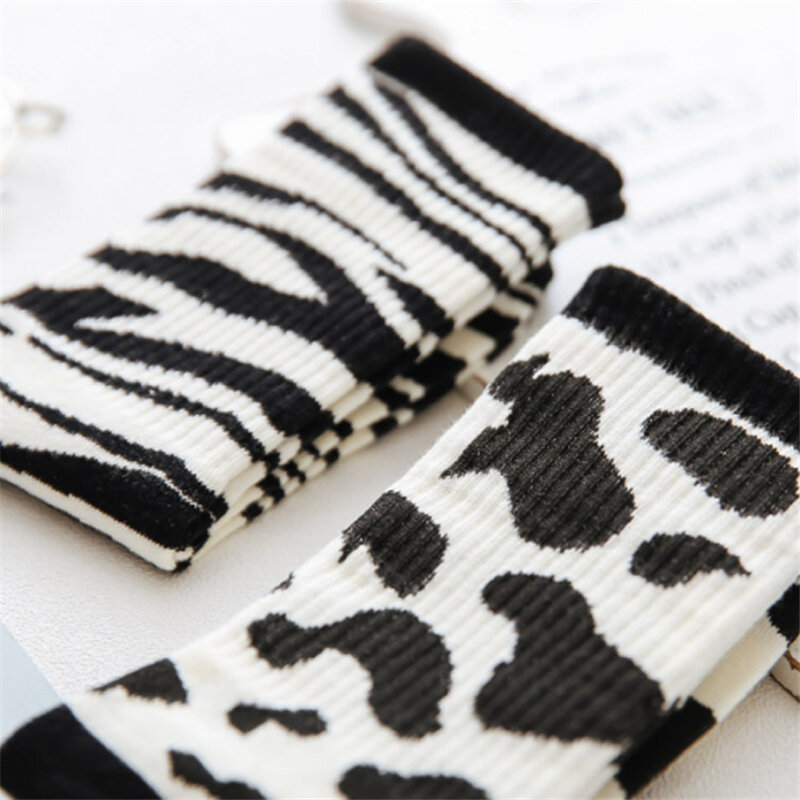 1 pçs novo 2020 vaca impresso meias adorável harajuku estilo japonês algodão tendência feminina inverno quente meias calcetines cosplay sock