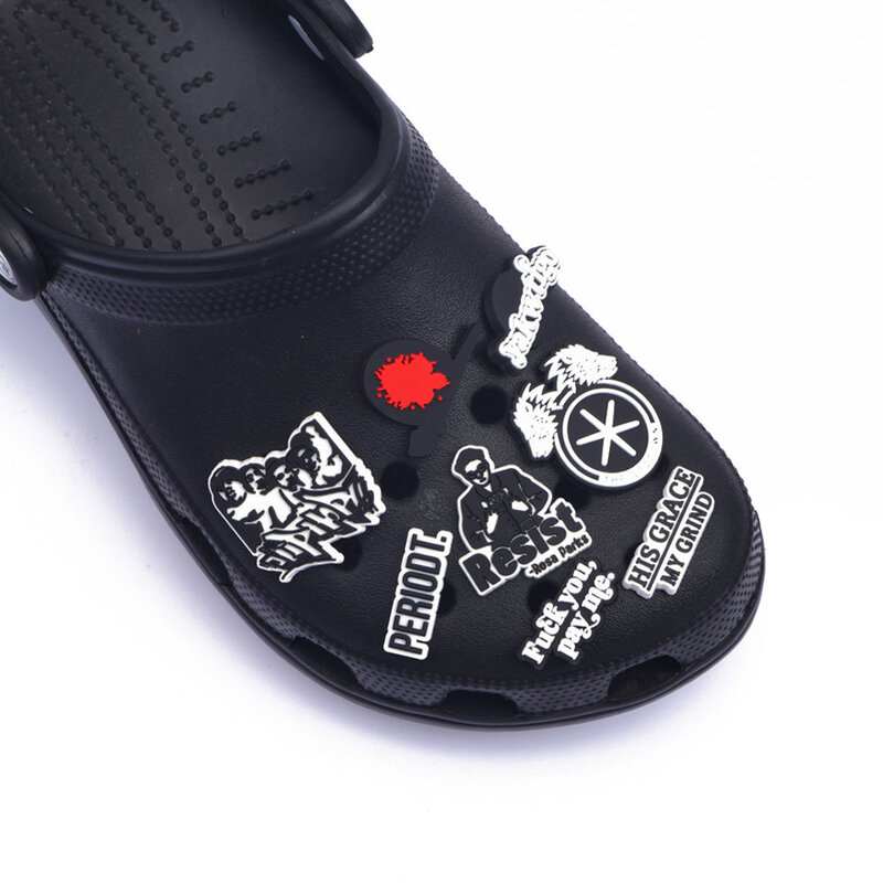 1 peça de sapatos originais elementos preto e branco acessórios de sapato fivela adequado para croc acessórios presente das crianças
