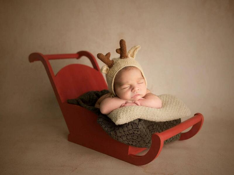 Cute Newborn Photography Props Baby Shoot Accessories Christmas Sled Car Creative Props Photo Sofa Bed Chair Red Mini Sleigh Car