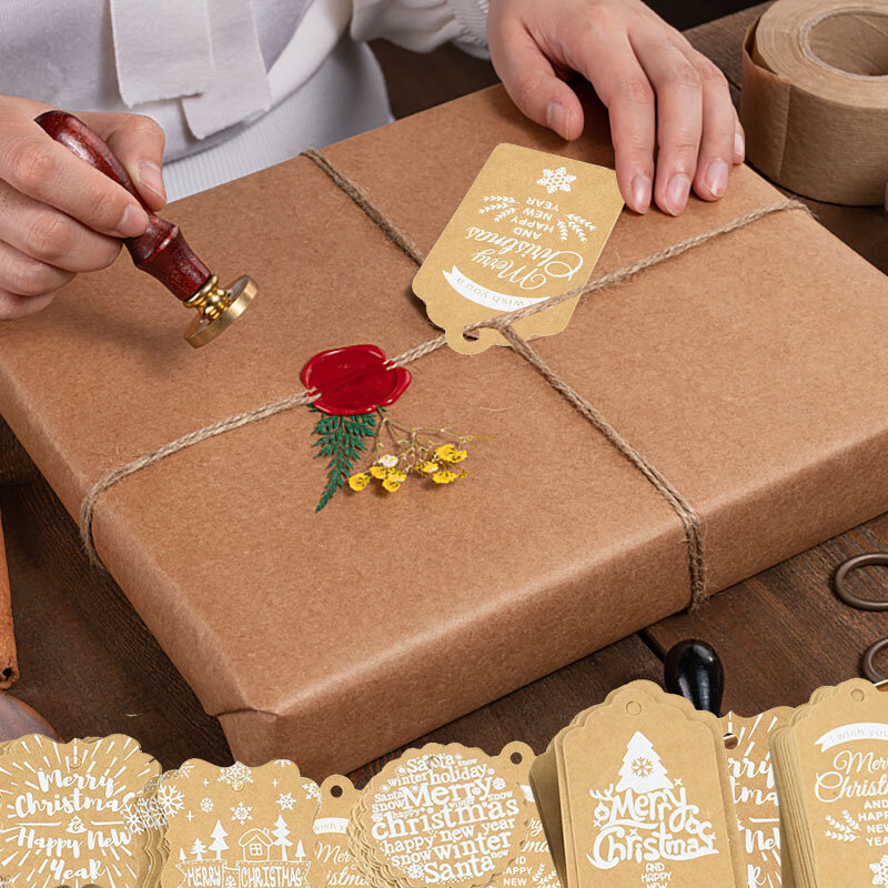 25 قطعة ورقة راف هدية الكريسماس العلامات الزواج عيد الميلاد المطبوعة الحرف التسمية مع حبل شجرة عيد الميلاد معلقة نافيداد نويل هدية التفاف