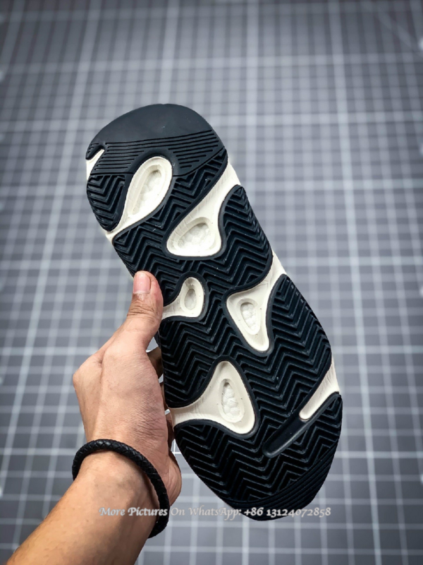 Sepatu Lari Klasik 700 V2 Sneakers Pria Uniseks Sepatu Reflektif Zapatillas De Deporte Zapatillas Hombre Deportiva untuk Wanita
