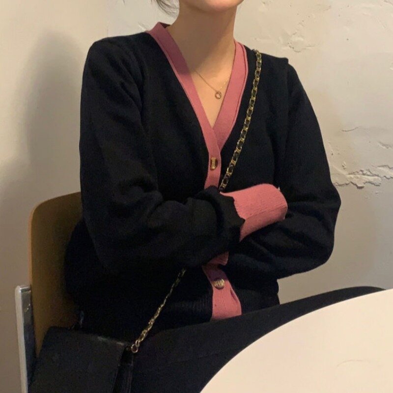 怠惰なスタイルレトロ香港スタイルショートスリムフィットセーターコート女性の春と秋単一の摩耗ソフトミルクカーディガンセーター