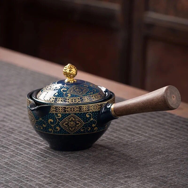 Teko Keramik dengan Pegangan Kayu Pegangan Samping Pot Rumah Tangga Kung Fu Oolong Filter Pembuat Teh Kreatif Hitam Tembikar Hadiah Perlengkapan Minum Teh