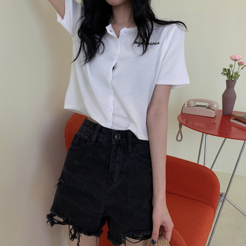 Verano Mujer en línea Influencer de cuello corto de punto Cardigan nueva camiseta estilo coreano Slim-Fit cartas corto bordado manga
