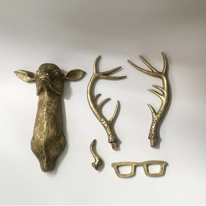 Resin Animal Staute Hanging Wall Rabbit Deer Bear Mouse Fox with Glasses Model New Year 2022 Christmas Gift Wall Home Decoration