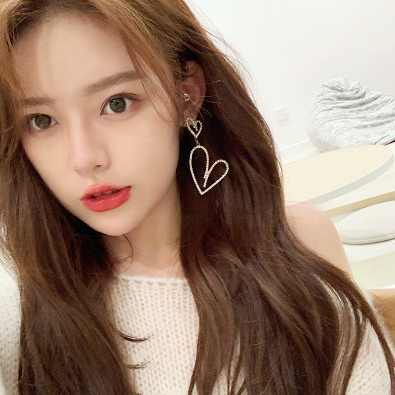 Aushöhlen Herz Ohrringe Weibliche Verfeinert Lange Ohrringe Korean Graceful Online Influencer Persönlichkeit Diamant Herz-Förmigen