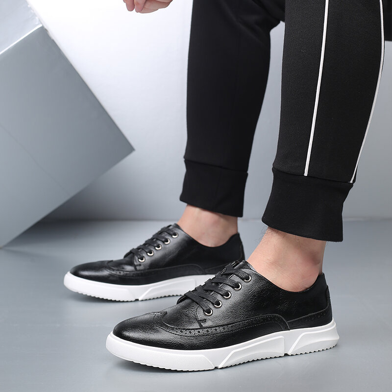 2021 nuovi uomini estivi scarpe da tavola in pelle scarpe da ginnastica sportive Casual di marca di lusso moda scarpe da passeggio leggere all'aperto di grandi dimensioni