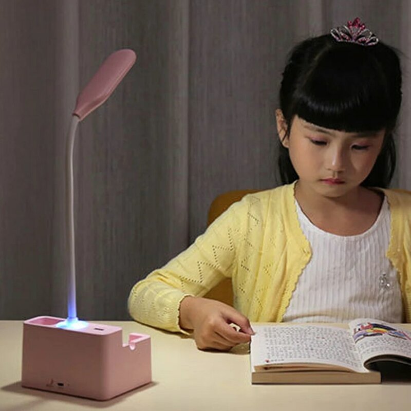 Lampu Meja LED Sentuh Tiga Tingkat Peredupan Lampu Meja USB Lampu Baca Buku Anak-anak Lampu Baca Samping Tempat Tidur Pemegang Pena Pelindung Mata Rumah