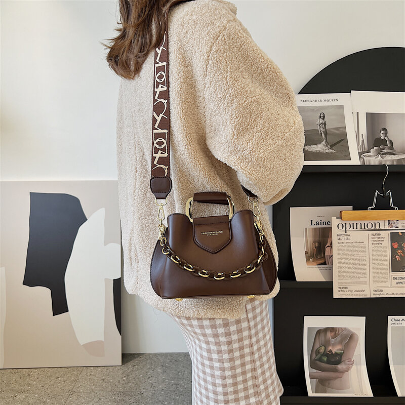 女性のためのエレガントな革のショルダーバッグ,女の子のためのデザイナーチェーン付きの新しいハンドバッグ