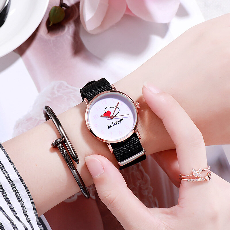 Reloj retro para mujer, moderno y sencillo, con patrón de amor del joker, pequeño y exquisito