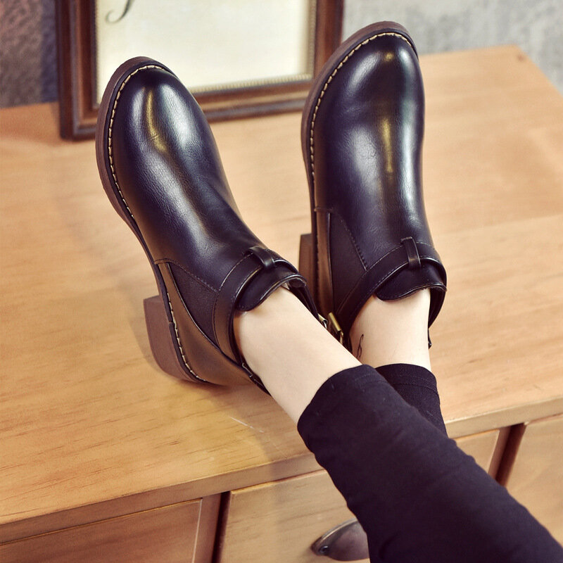 2021 novo estilo de curto-tubo botas femininas casual pu fivela de couro sapatos femininos estilo britânico dedo do pé redondo mid-heel para manter quente