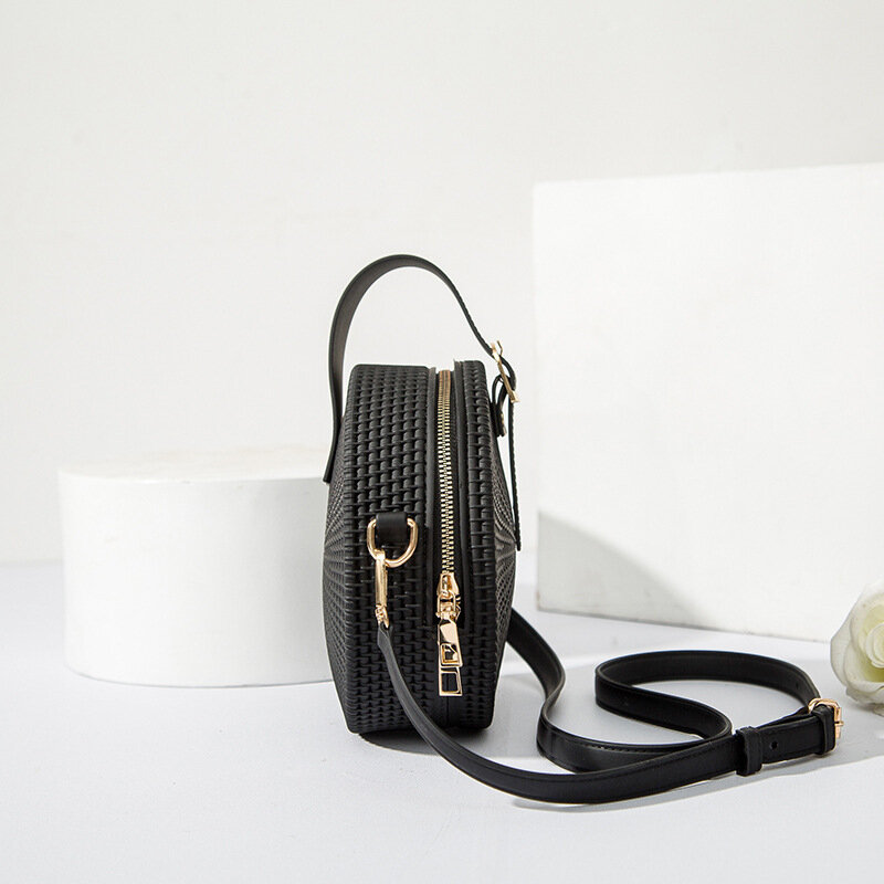 Bolso de hombro para mujer, bandolera tejida de Color caramelo a la moda, bolso cruzado redondo de diseño de lujo, bolsa de almacenamiento de viaje, 2020