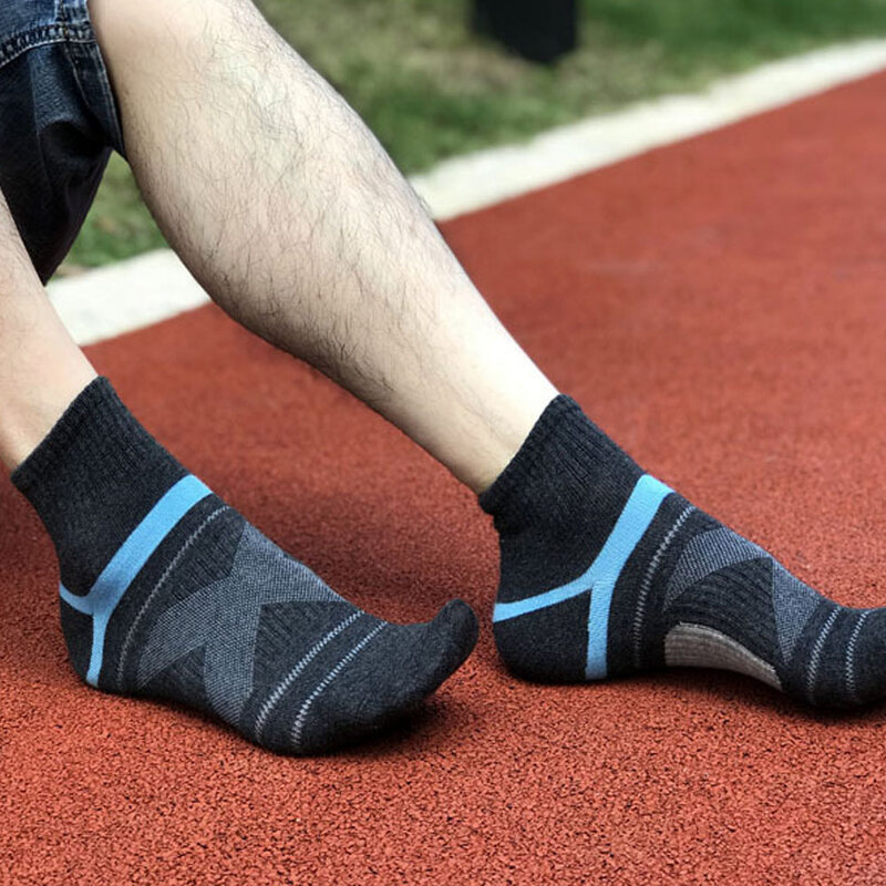 New Men Cycling Cotton Sock Breathable Outdoor Basketball Socks Protect Feet Wicking Bike Running Football Sport Socks Black