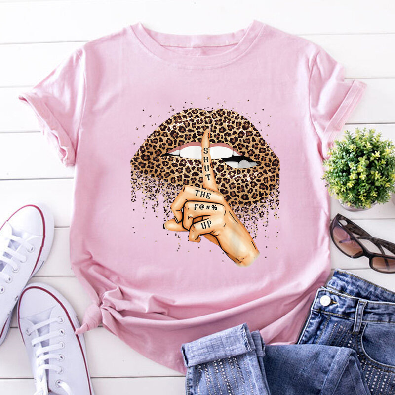 ZOGANKIN-Camiseta con estampado de labios y leopardo para mujer, blusa básica con cuello redondo, camisetas negras, camiseta divertida con estampado de labios de leopardo para chica