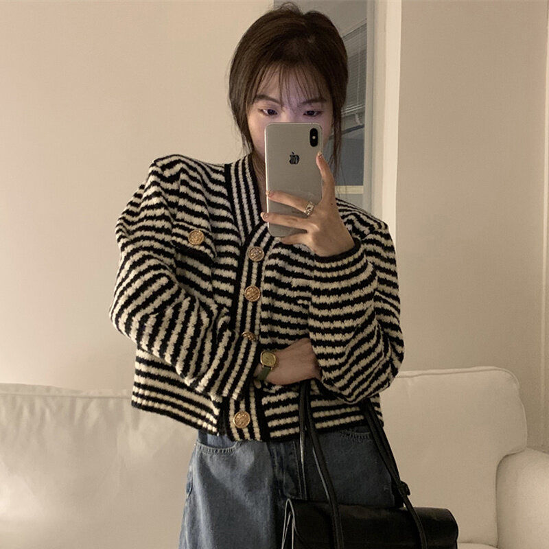 Cardigan Sweater Small Fragrance V-neck Striped Sweater Autumn 2021 New French Design Short Long Sleeve Sweater Women