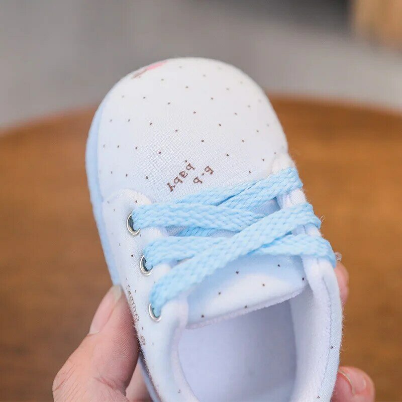Buty dziecięce dziecięce buty dla małego dziecka miękkie podeszwy wiosenne i jesienne buty chłopięce buty sznurowane dla niemowląt w wieku 0-1 lat