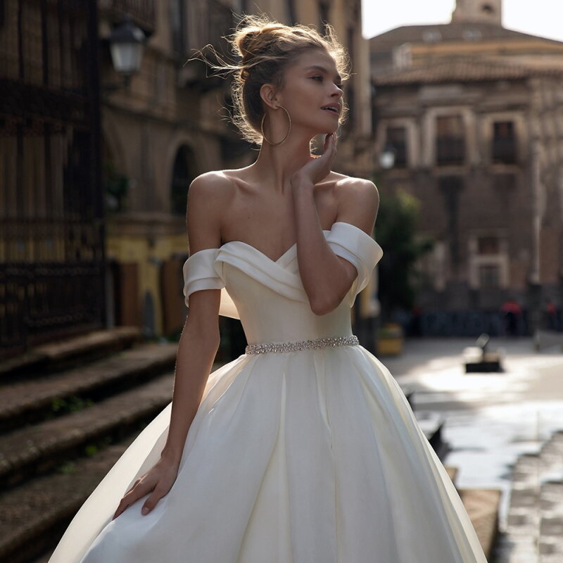 Elegante marfim com decote em v vestido de baile cetim vestido de casamento lindo fora do ombro vestido de noiva com cinto de miçangas
