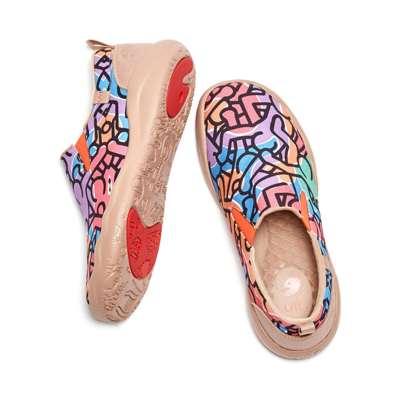 UIN 여성 캐주얼 로퍼는 가볍고 편안한 캔버스에 워킹 슬립을 그렸습니다. 패션 스니커즈 여행 신발 낙서 시리즈