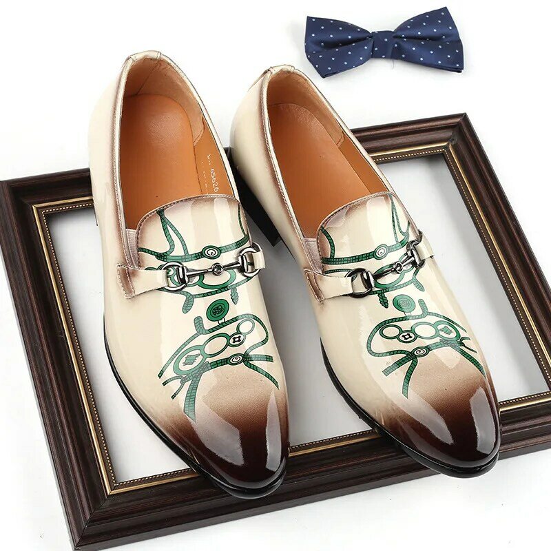 2021 nowych moda Pointed Toe męska sukienka mokasyny jasna skóra Oxford buty buty ślubne męskie biuro biznesowe obuwie