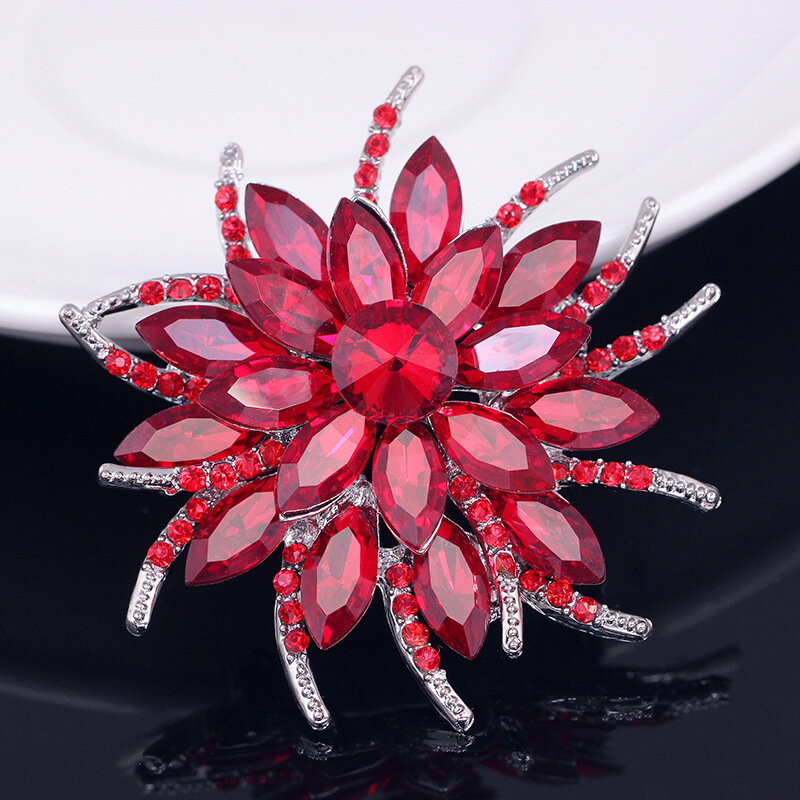 2020 New Gold Color Plated Crystal Rhinestone Flower Antique Brooch Pins for Woman in Assorted