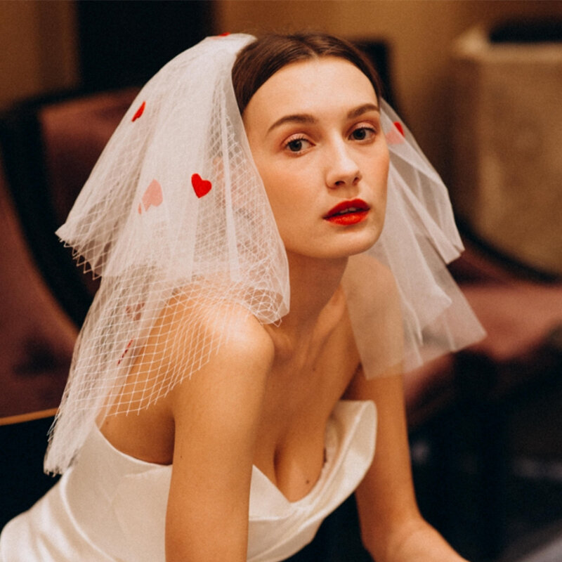 Duas camadas vermelho coração curto véu líquido noiva bonito marfim véus para festa de casamento alta qualidade curto véus femininos