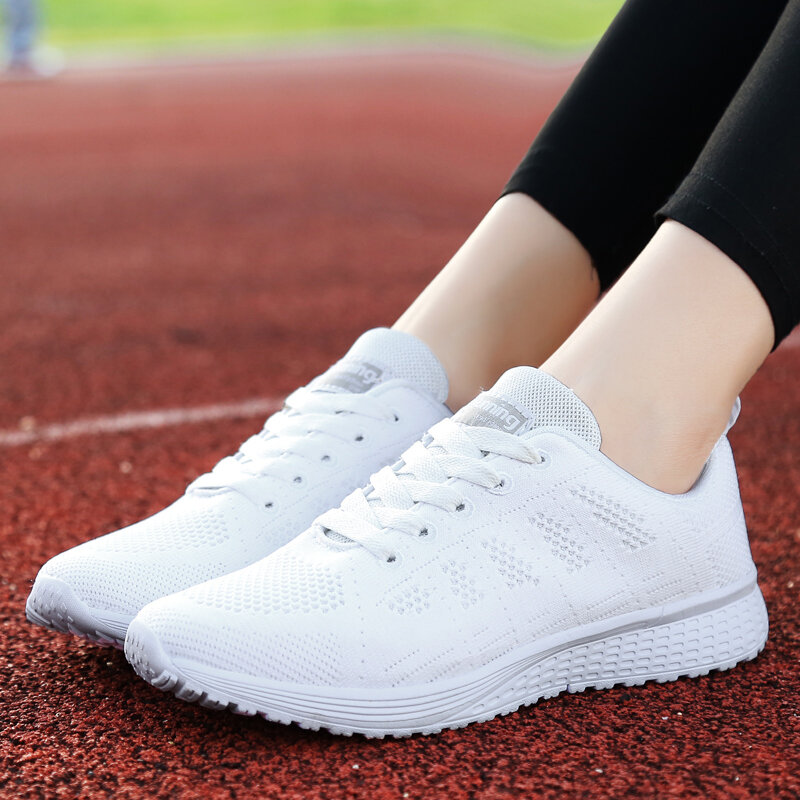 คู่กีฬารองเท้าผู้หญิงเดินรองเท้าผ้าใบรองเท้าสบายๆกลางแจ้งน้ำหนักเบาขนาด35-44