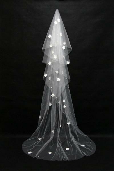 FATAPAESE  Lace Appliques Edge Long Veil Bridal Veils With Flowers&pearls  Wedding Veil