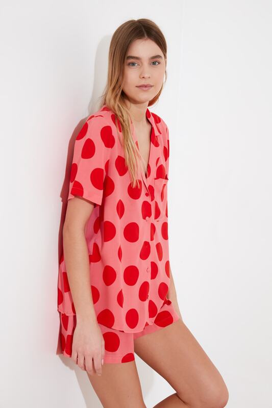 Trendyol Polka Dot viscosa conjunto de pijamas de THMSS20PT0306