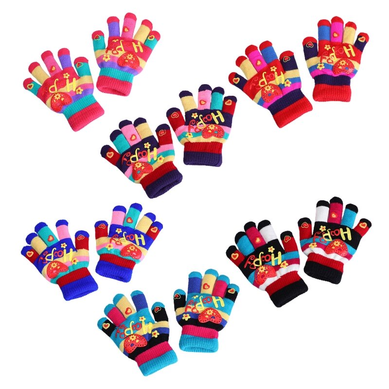 Детские зимние вязаные перчатки с пальцами разноцветные варежки с принтом сердца и плюшевой подкладкой