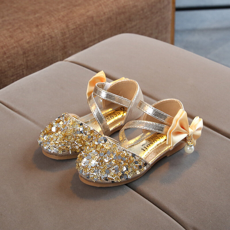 春の新子供の革の靴の王女フラットヒールパーティーの靴のファッションスパンコール弓真珠のための