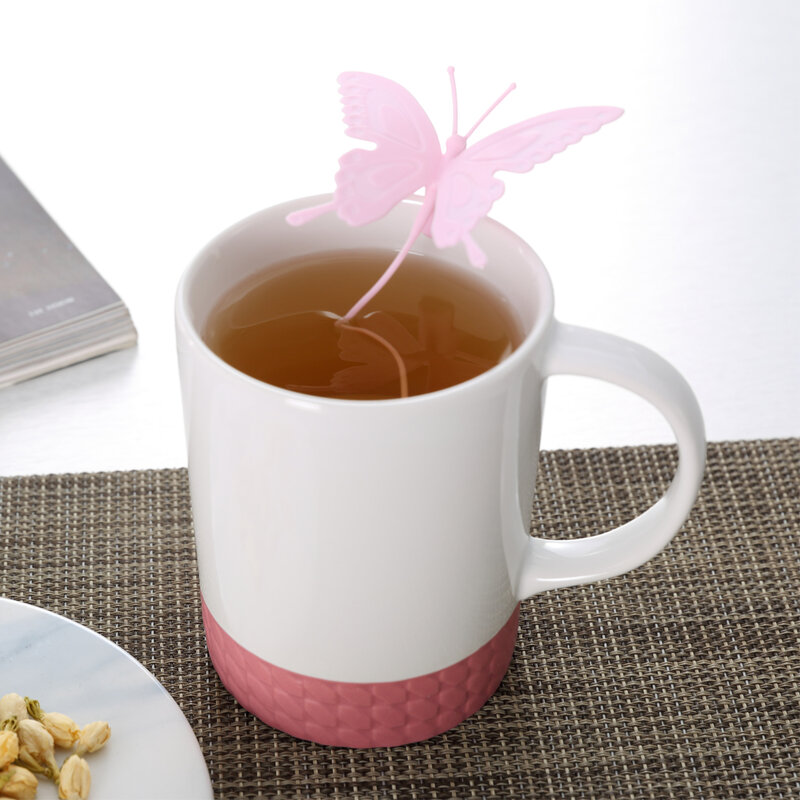 ホット販売蝶ティーバッグティーストレーナーシリコンフィルター茶注入器のためのシリカかわいいティーバッグ茶 & スプーン