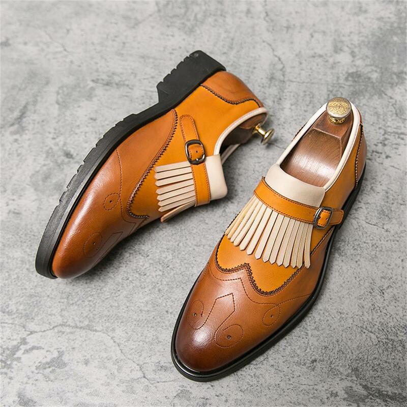Sapatos casuais de couro para homens, sapatos pequenos de couro esculpidos em tamanho grande com franjas clássicas de ponta
