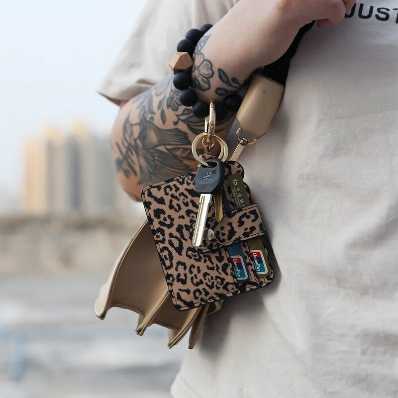 Nueva moda llavero bolsa para los hombres y las mujeres leopardo O cartera de cuero de la PU de tarjeta con borla bolsa de Gel de sílice pulsera de perlas llavero accesorio