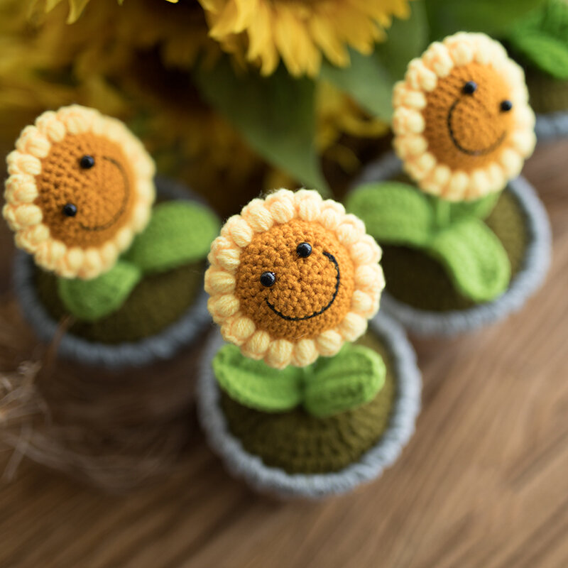 Gifts decorative props smile woven sunflower photography props decorative purely handmade wedding decorations