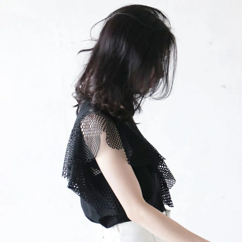 Blusa de manga corta con hombros descubiertos para verano, camisa de Oficina Coreana para mujer, diseño asimétrico con varias telas, color negro, 2020