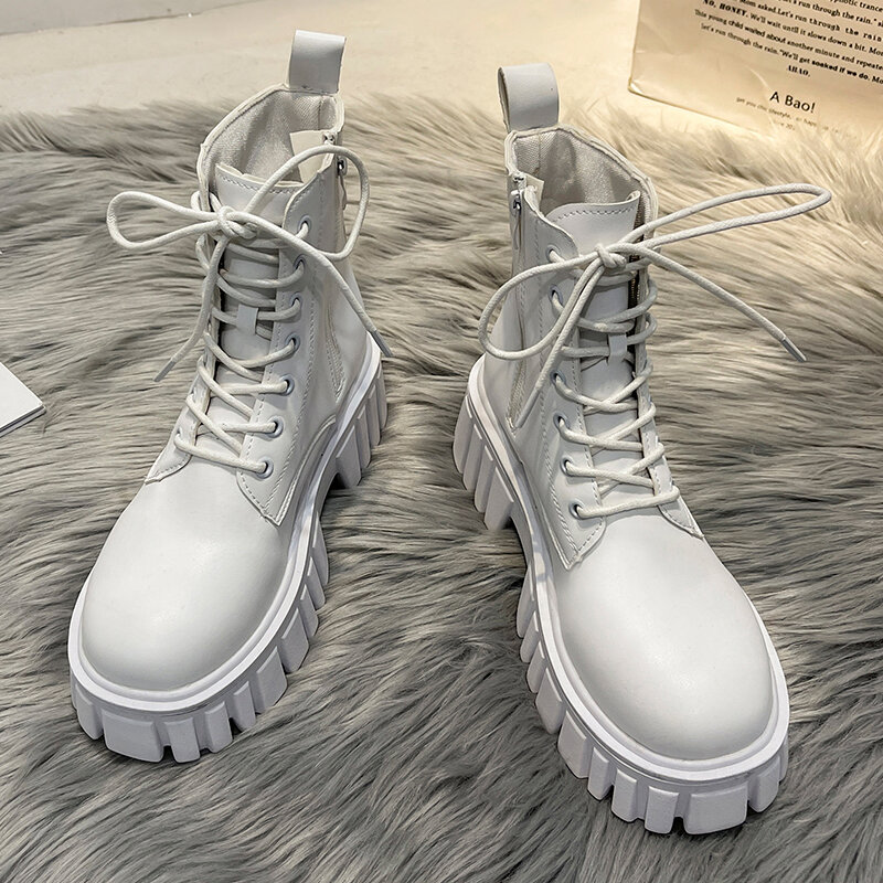 Sepatu Bot Pergelangan Kaki Kulit Putih Wanita 2021 Sepatu Gotik Platform Hitam Musim Gugur Musim Dingin Sepatu Bot Tempur Motor Punk Pendek Wanita