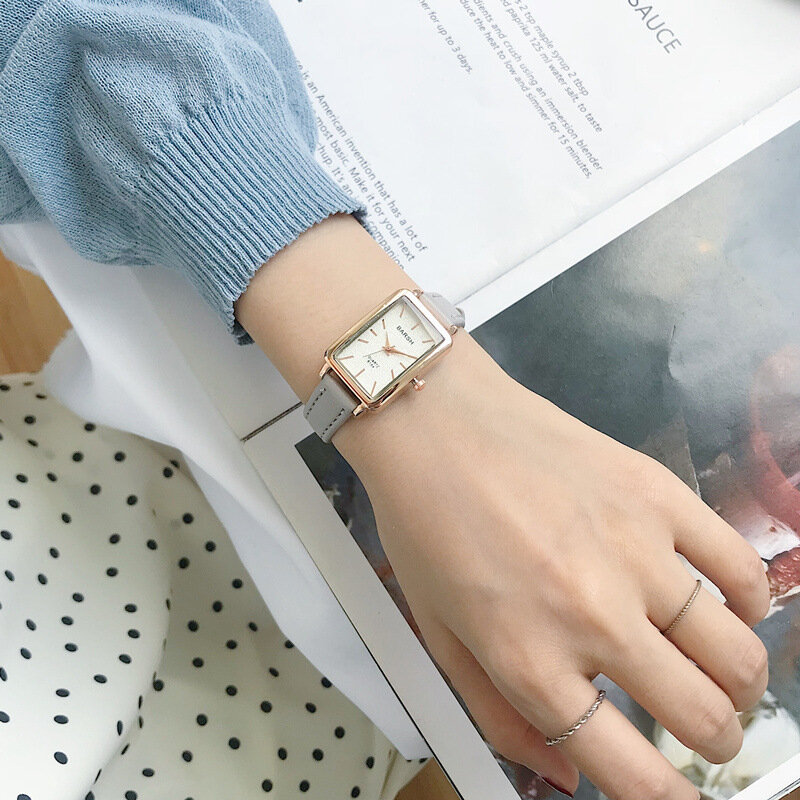 女性のためのエレガントなシンプルな長方形のクォーツ時計,革の腕時計,カジュアル,レトロ,ファッション,2021