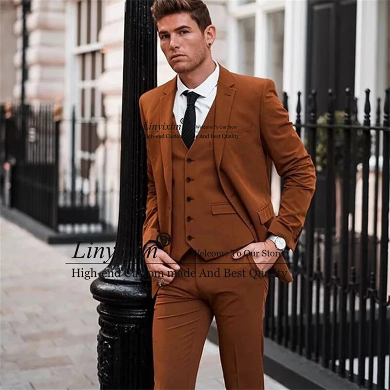Traje marrón a la moda para hombre, ropa de novio hecha a medida, esmoquin con muescas, chaqueta + chaleco + Pantalones, mejor hombre, Blazer, terno masculino, 3 piezas