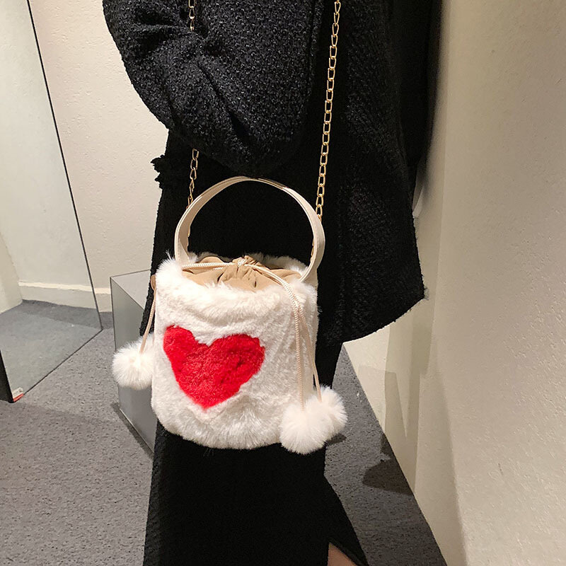 Winter Plush Handbags for Women 2021 New Fashionable Faux Fur Luxury Bucket Bag Casual Cute Heart-shaped Female Shoulder Bag