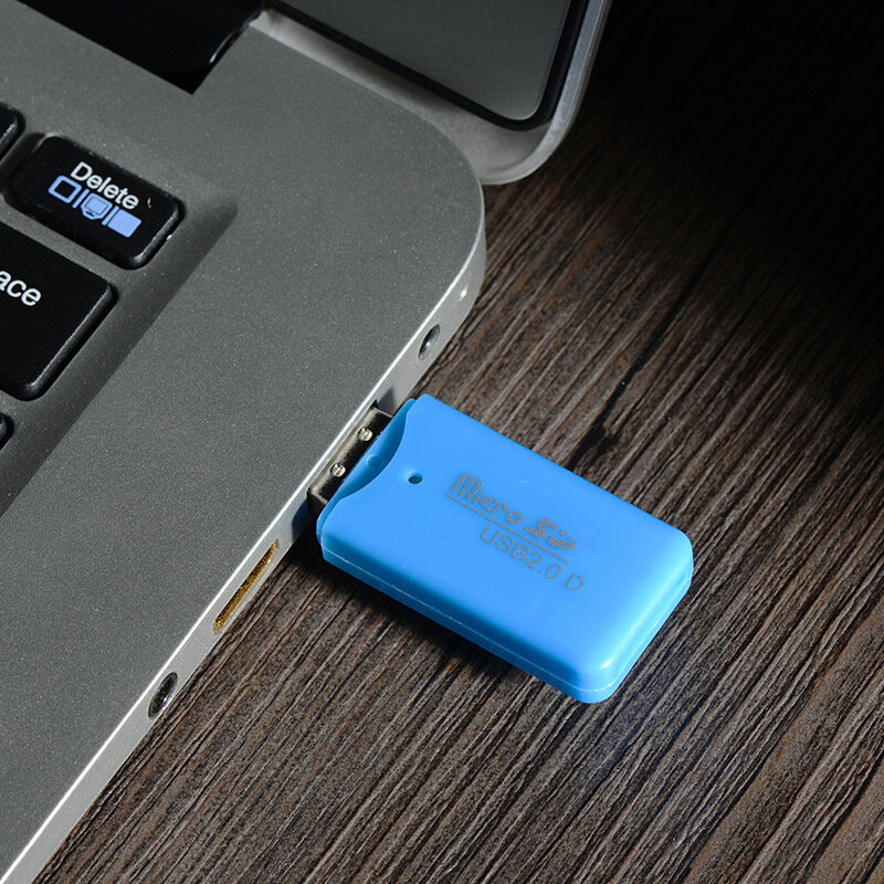 1 قطعة لون عشوائي البلاستيك صغيرة قارئ بطاقات الذاكرة المحمولة ل TF مايكرو SD بطاقة USB 2.0