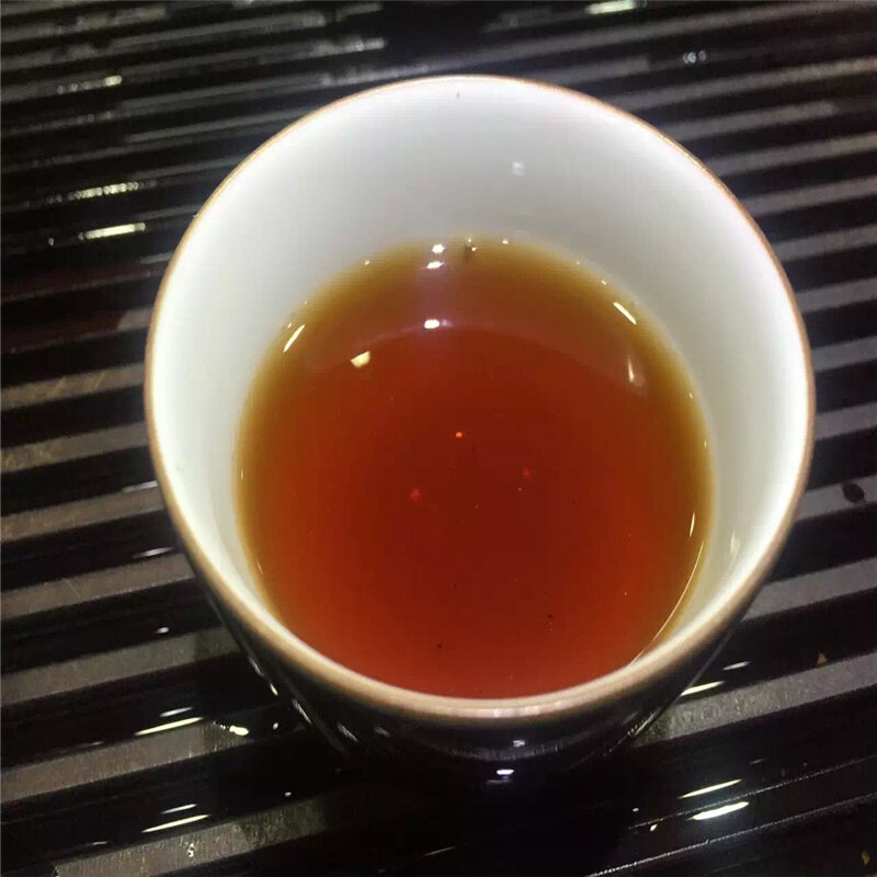 2013 chinesische YunNan Puer Tee Reife Pu'er Tee Grün Lebensmittel Für Klar Feuer Entgiftung Schönheit Gewicht Loss Health Care KongFu tee