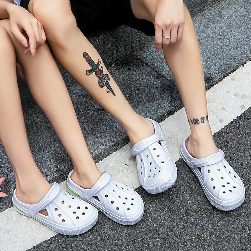 Newbeads Crocks Crocsed Sandals Hole Shoes Couple Home Slippers Summer Men and Women Beach Flat Hollow Out Smiling Face Buckle