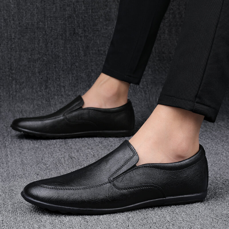 2021รองเท้าหนังผู้ชายใหม่รองเท้าวัวคุณภาพสูง Handmade รองเท้าแฟชั่น Casual ธุรกิจขับรถ Loafers ขนาดใหญ่